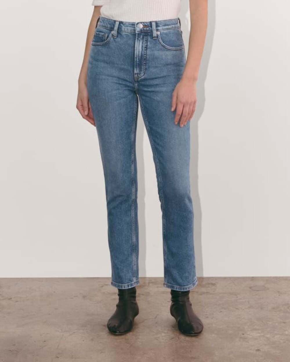 Everlane The Original Cheeky Jean in Medium Washed Blue 30 Regular